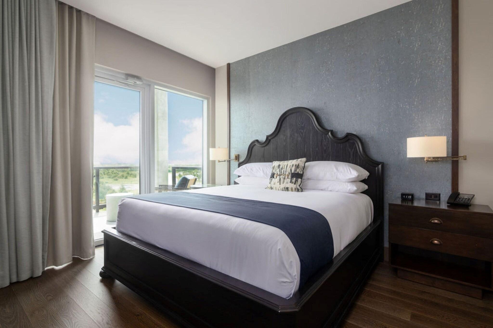 Suite, Lake View