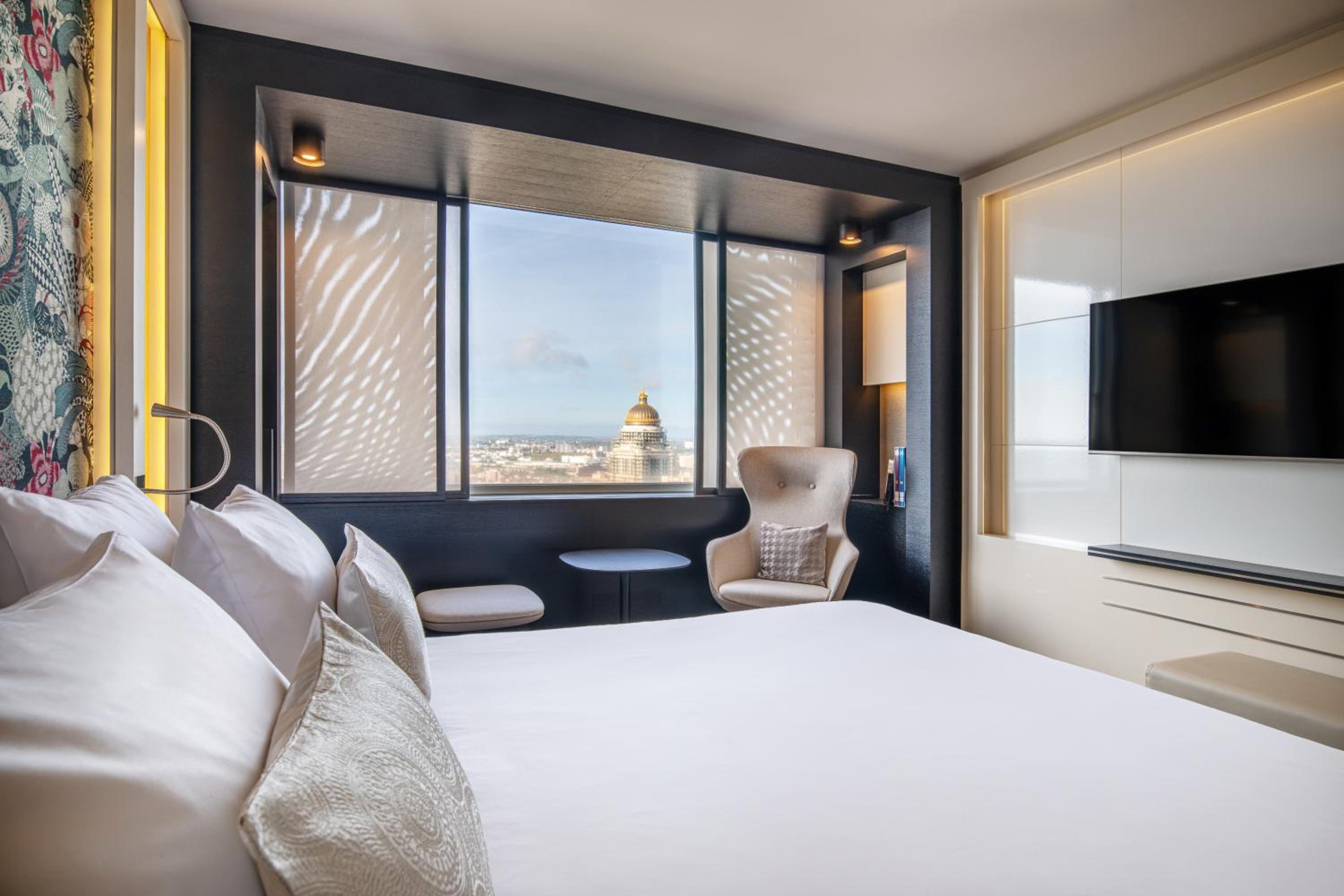 Panorama, Deluxe, Queen Bed, Lounge Access
