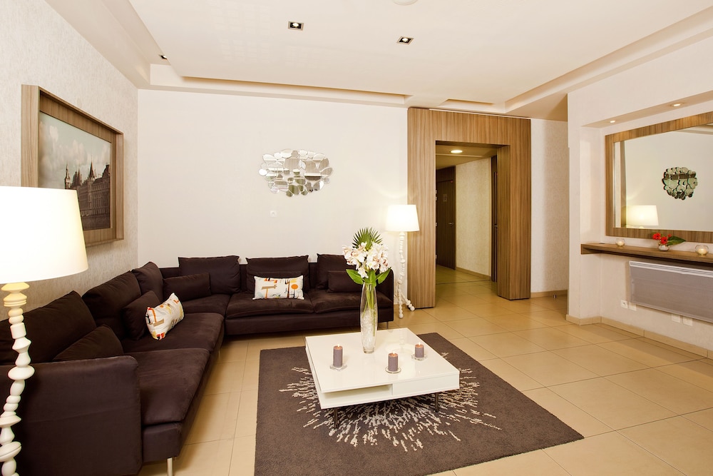 Residhome Paris-Guyancourt 25/45