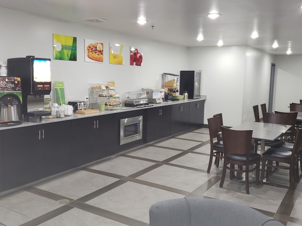 Quality Inn and Suites Watertown Fort Drum 34/50