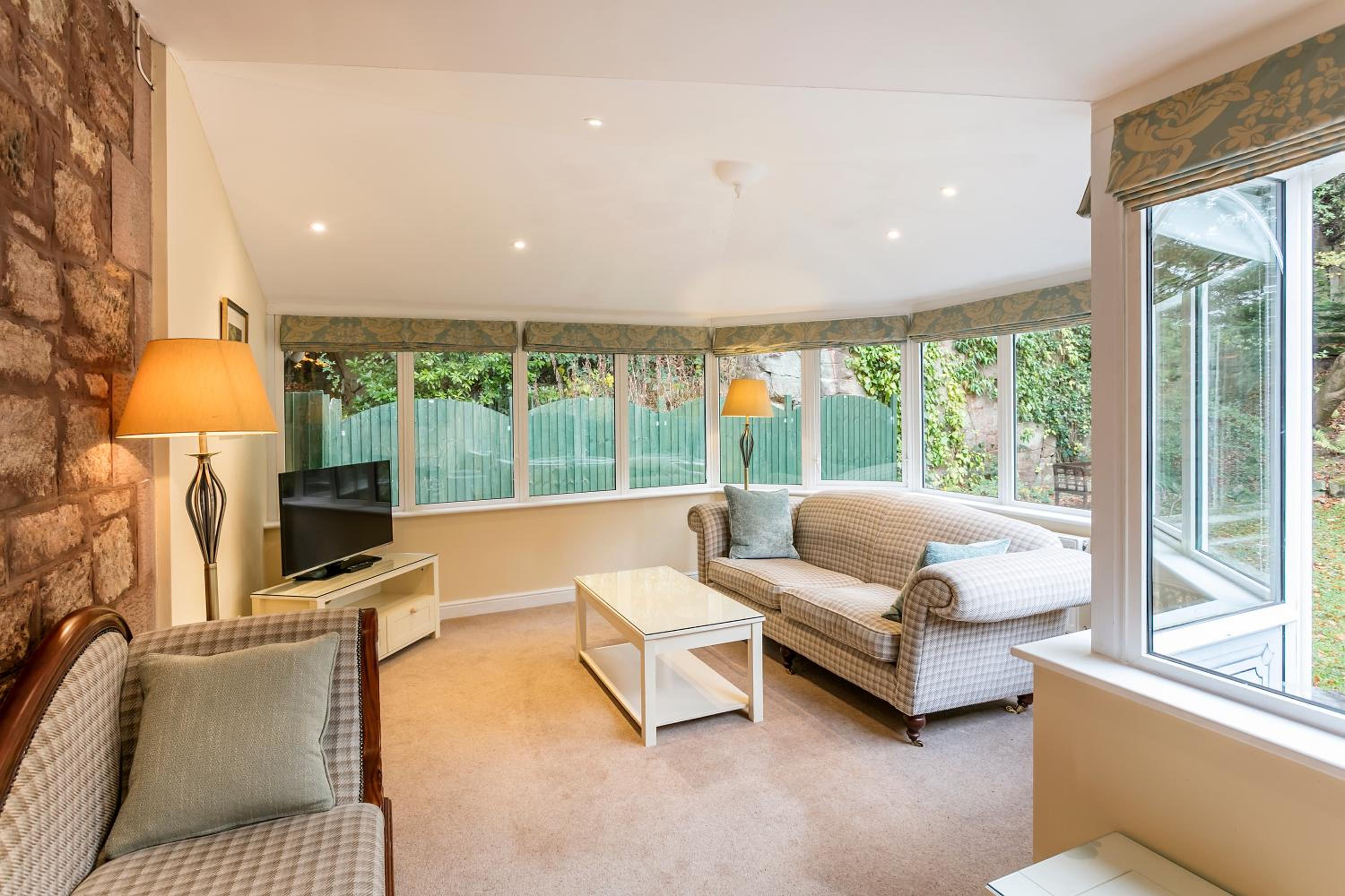 Lodge, Suite, 1 Queen and 1 Single Bed