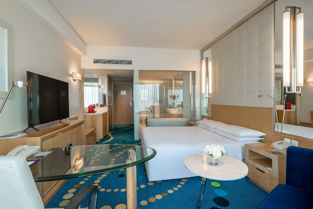 Renaissance Shanghai Yu Garden Hotel 12/30