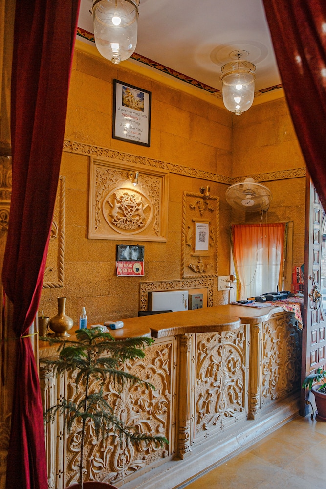 Vista Rooms at Patwa Haveli Road 9/63