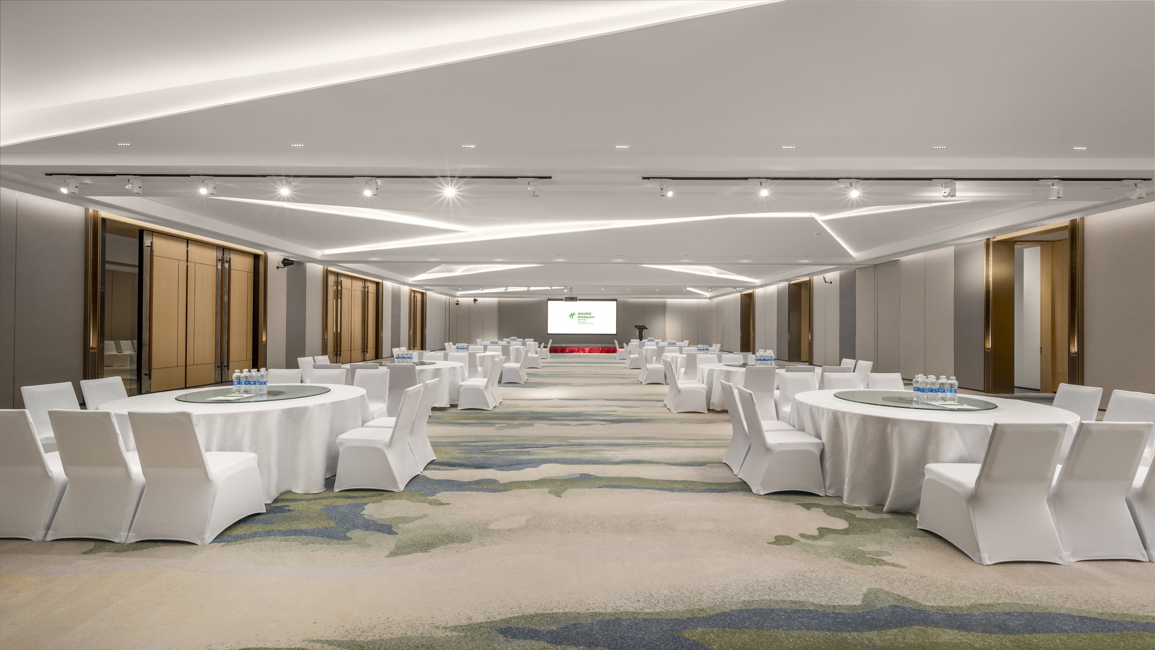 Holiday Inn Qinhuangdao Haigang 42/52