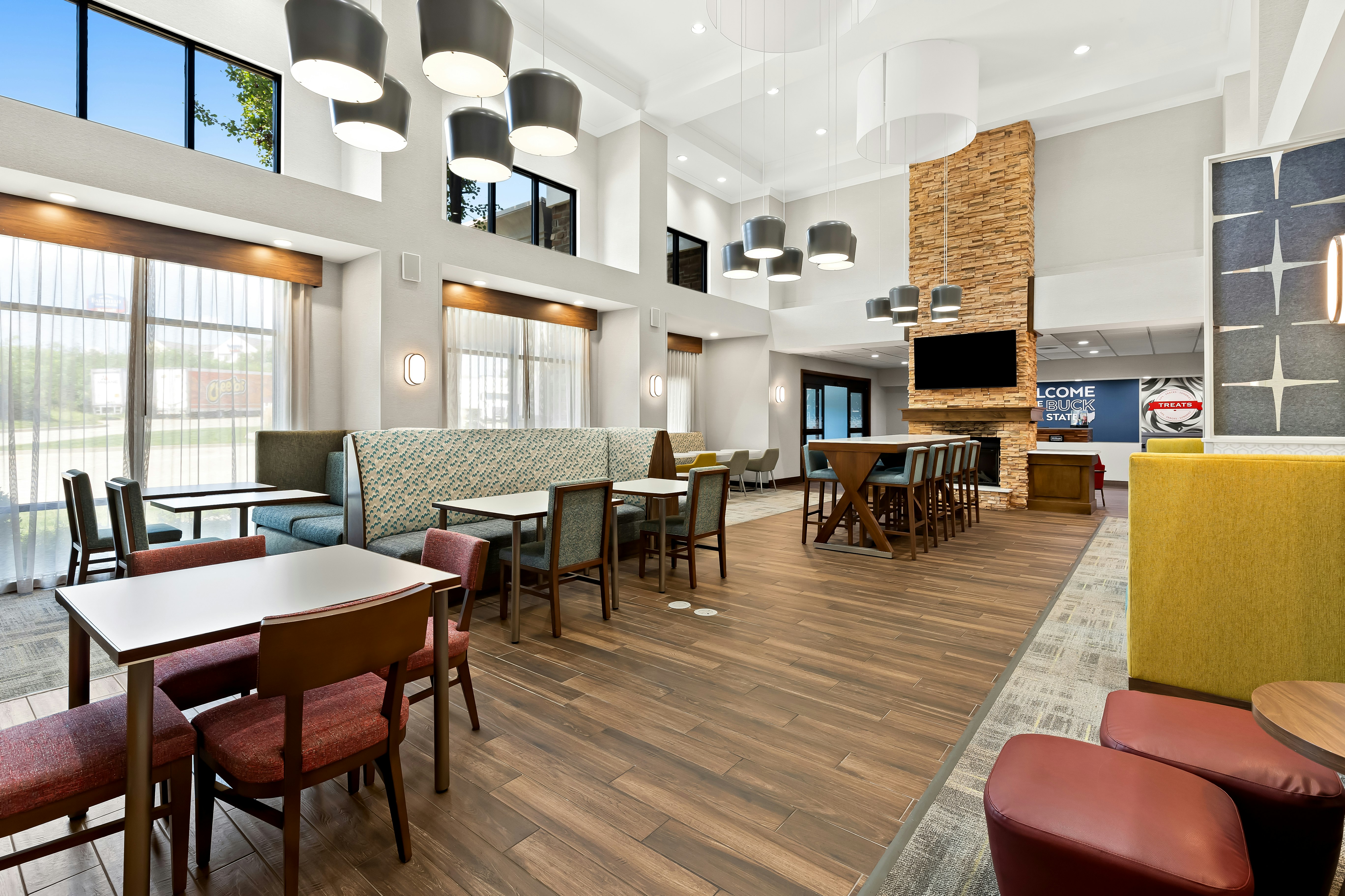 Hampton Inn & Suites Canton 27/54