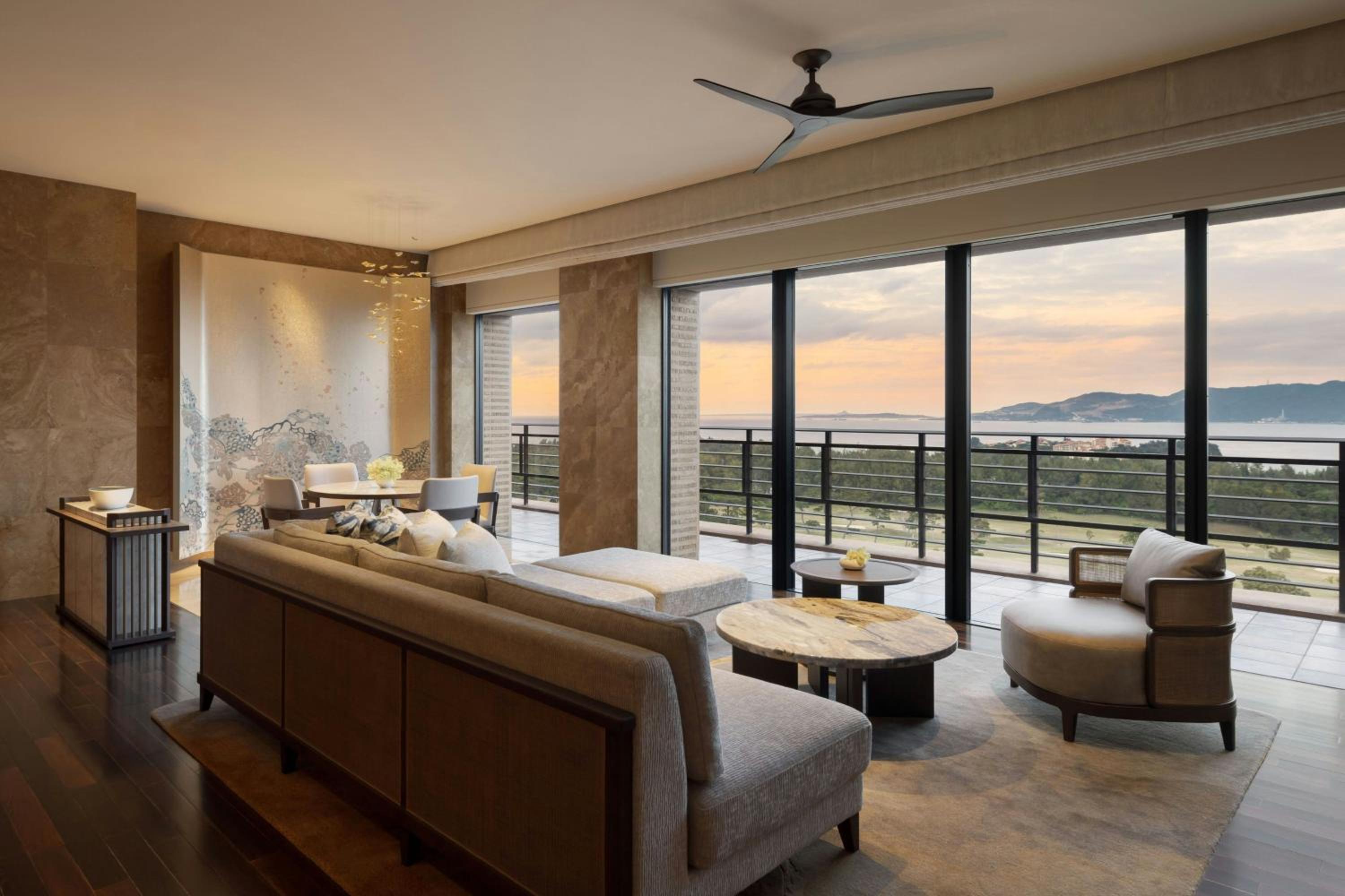 The Ritz, Suite، The Ritz Carlton Okinawa 8/10