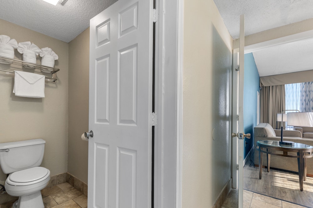 Ocean Crest Inn and Suites 47/51