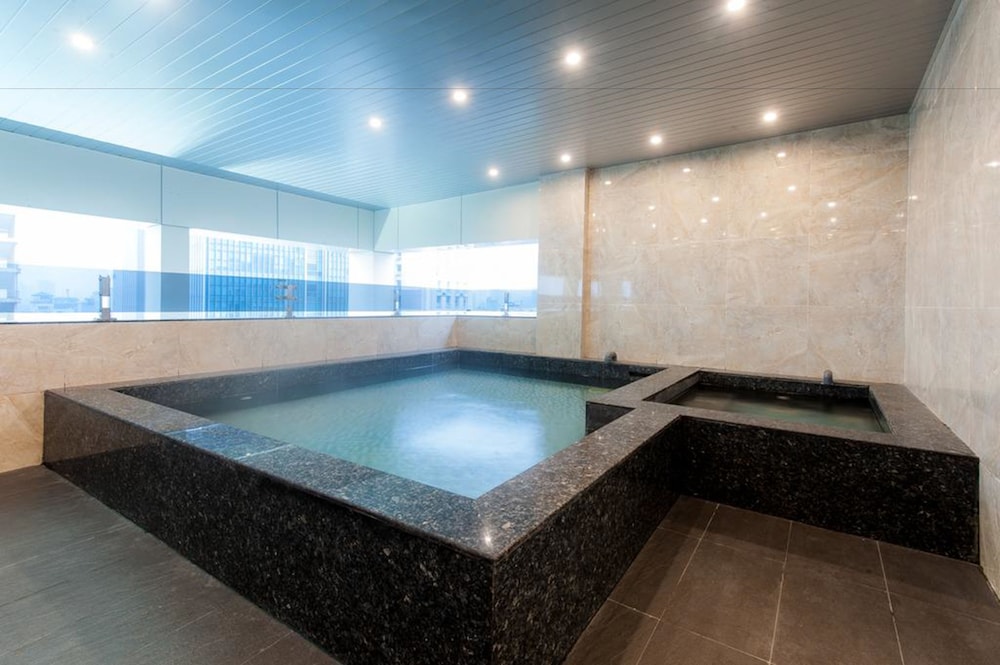 Sakura Hotel 26/40