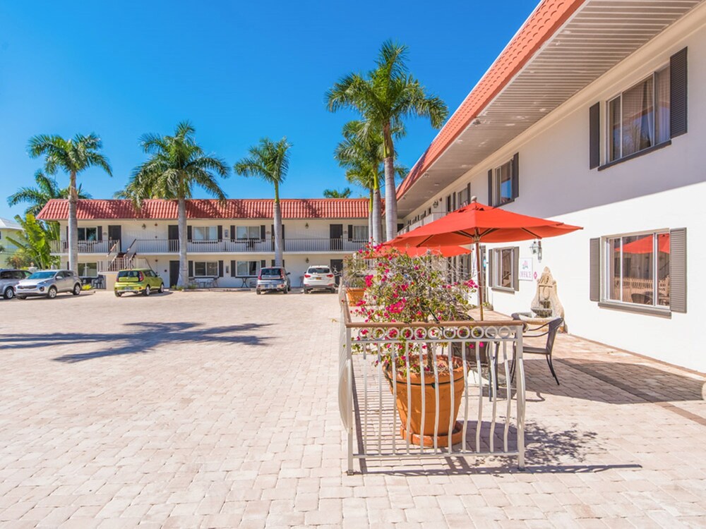 Hibiscus Suites - Gateway to Siesta Key 8/44