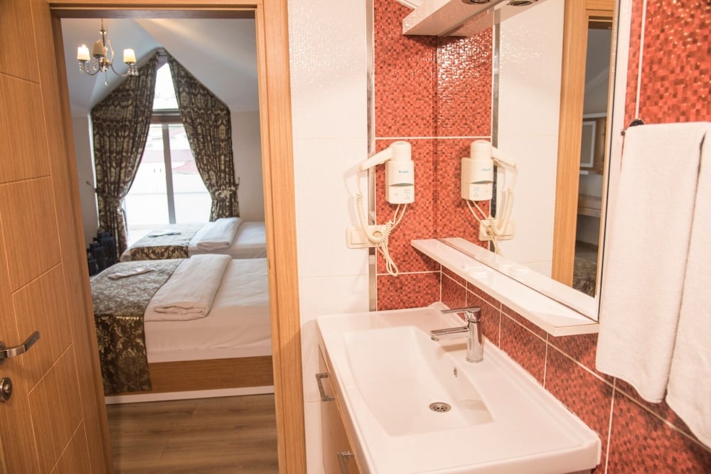 Cebeciler Hotel 24/42