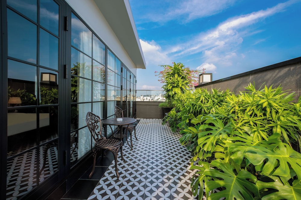 Champton Hanoi Hotel 60/63