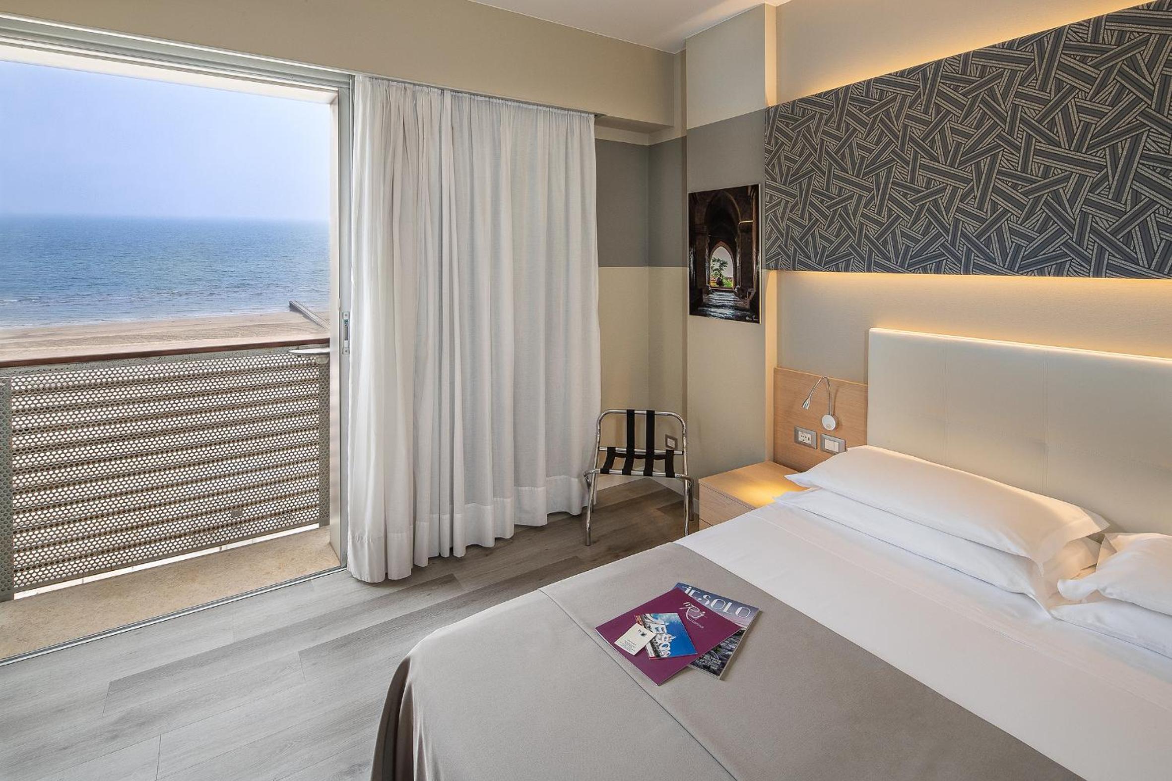Room, Double or Twin Bed, Partial Sea View