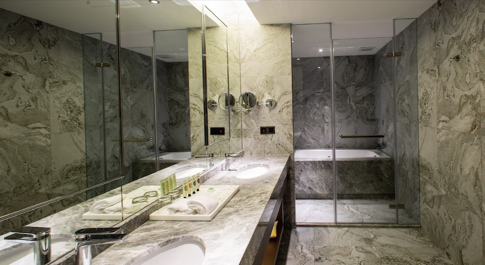 JSL hotel 13/70