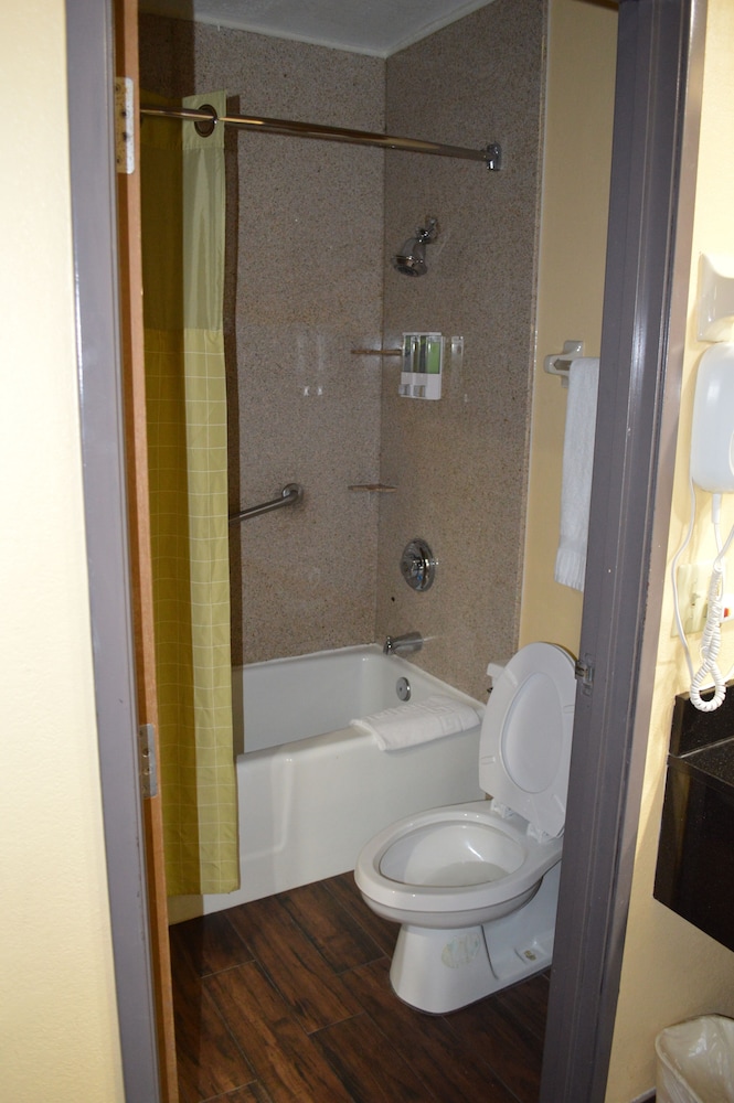 Americas Best Value Inn Ft. Myers 46/49
