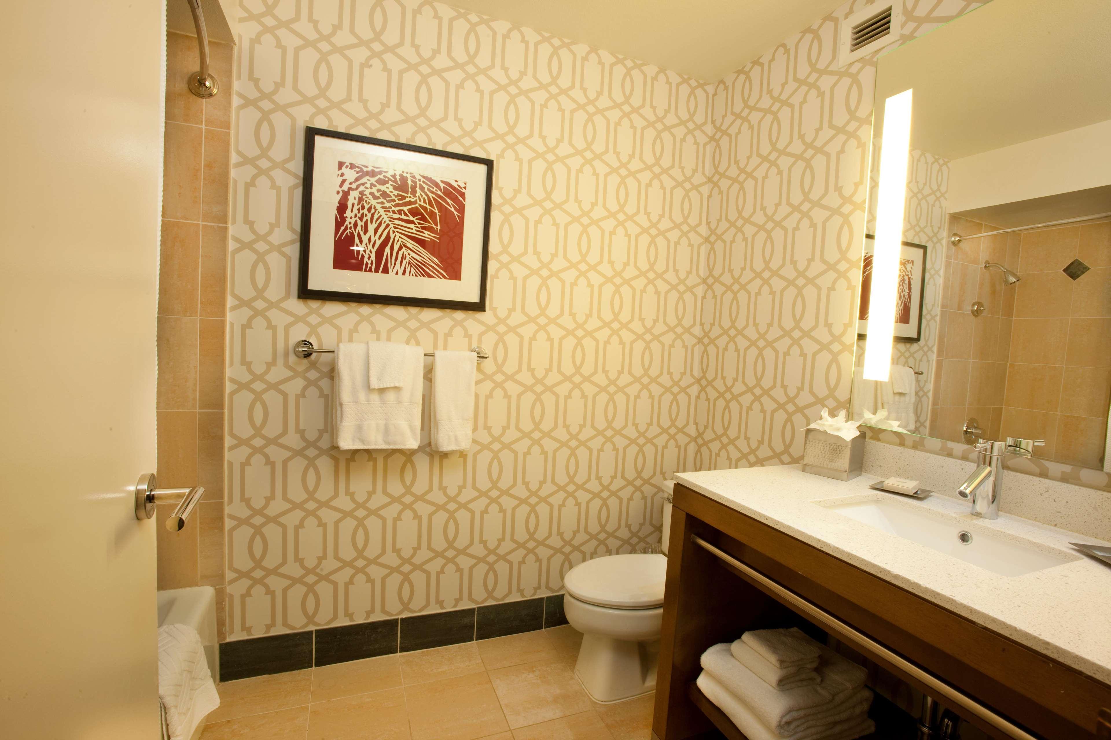 ROOM, 2 QUEEN BEDS, MOUNTAIN OR CITY VIEW