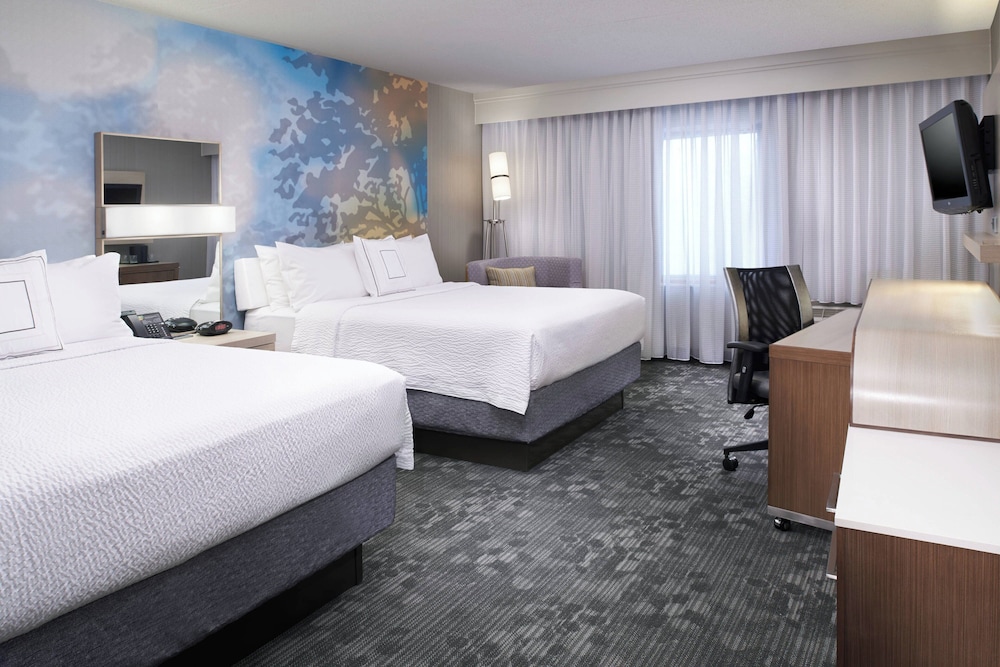 Room at Courtyard Cleveland Airport North, NORTH OLMSTED - OH