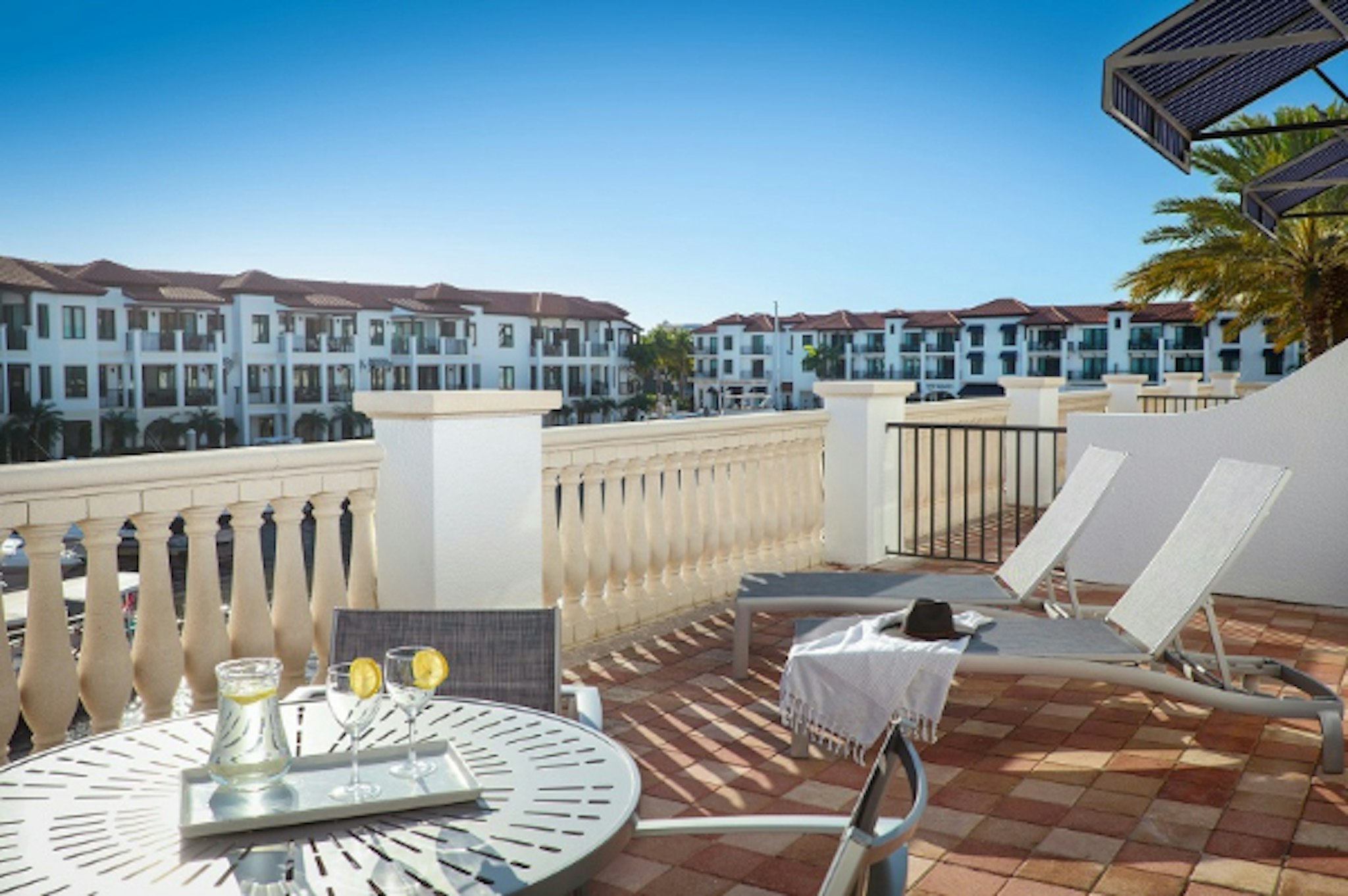 Naples Bay Resort 64/72