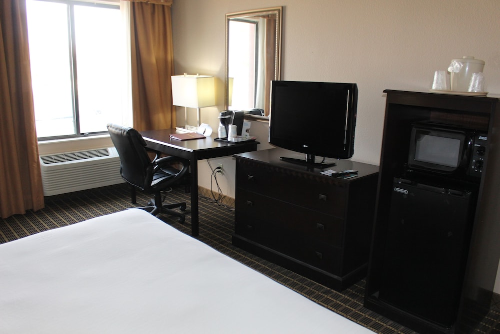 Holiday Inn Express & Suites Kansas City-Liberty (Hwy 152), an IHG Hotel 34/74