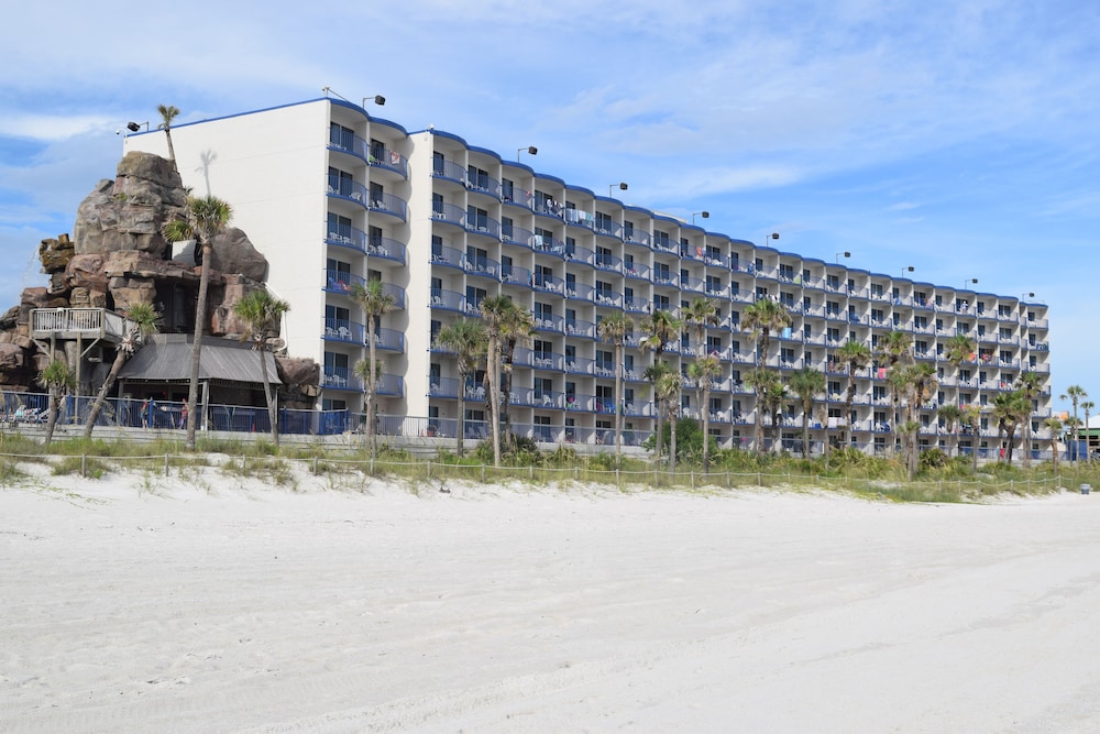 Days Inn By Wyndham Panama City Beach/Ocean Front in PANAMA CITY BEACH - FL
