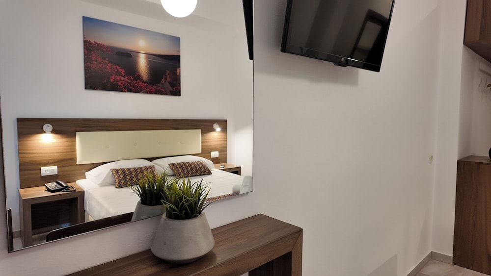 Hotel Santorini 43/55