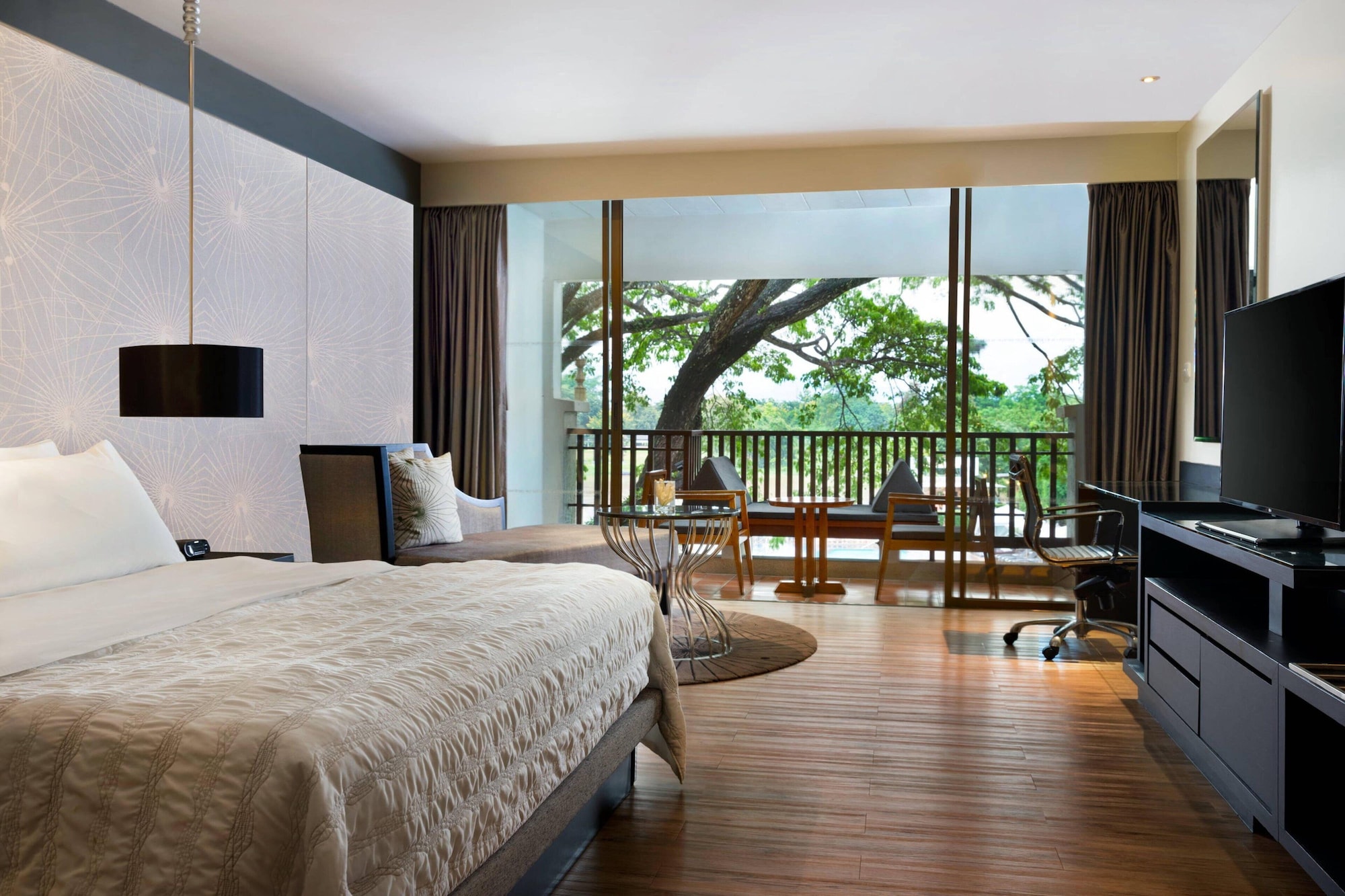 Room, King Bed, Garden View, Balcony