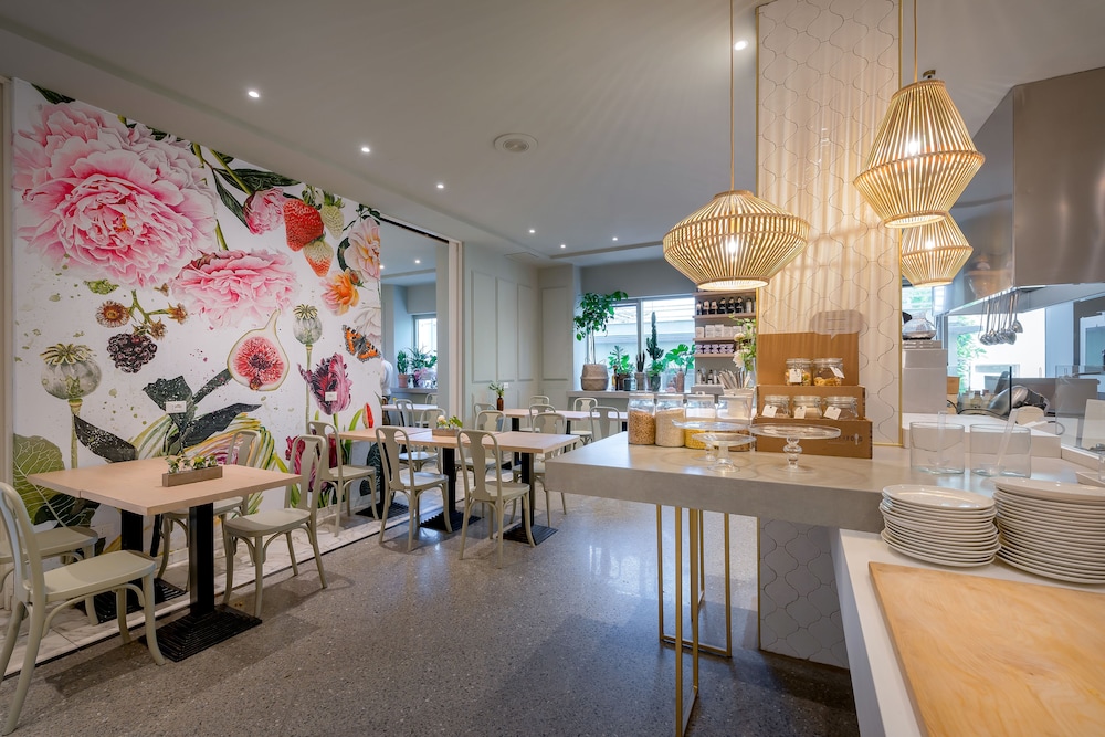 restaurant cafeteria