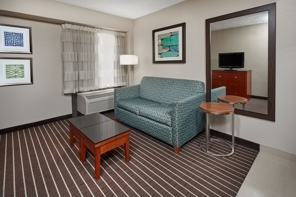 Holiday Inn Express Hampton Coliseum Central 44/80