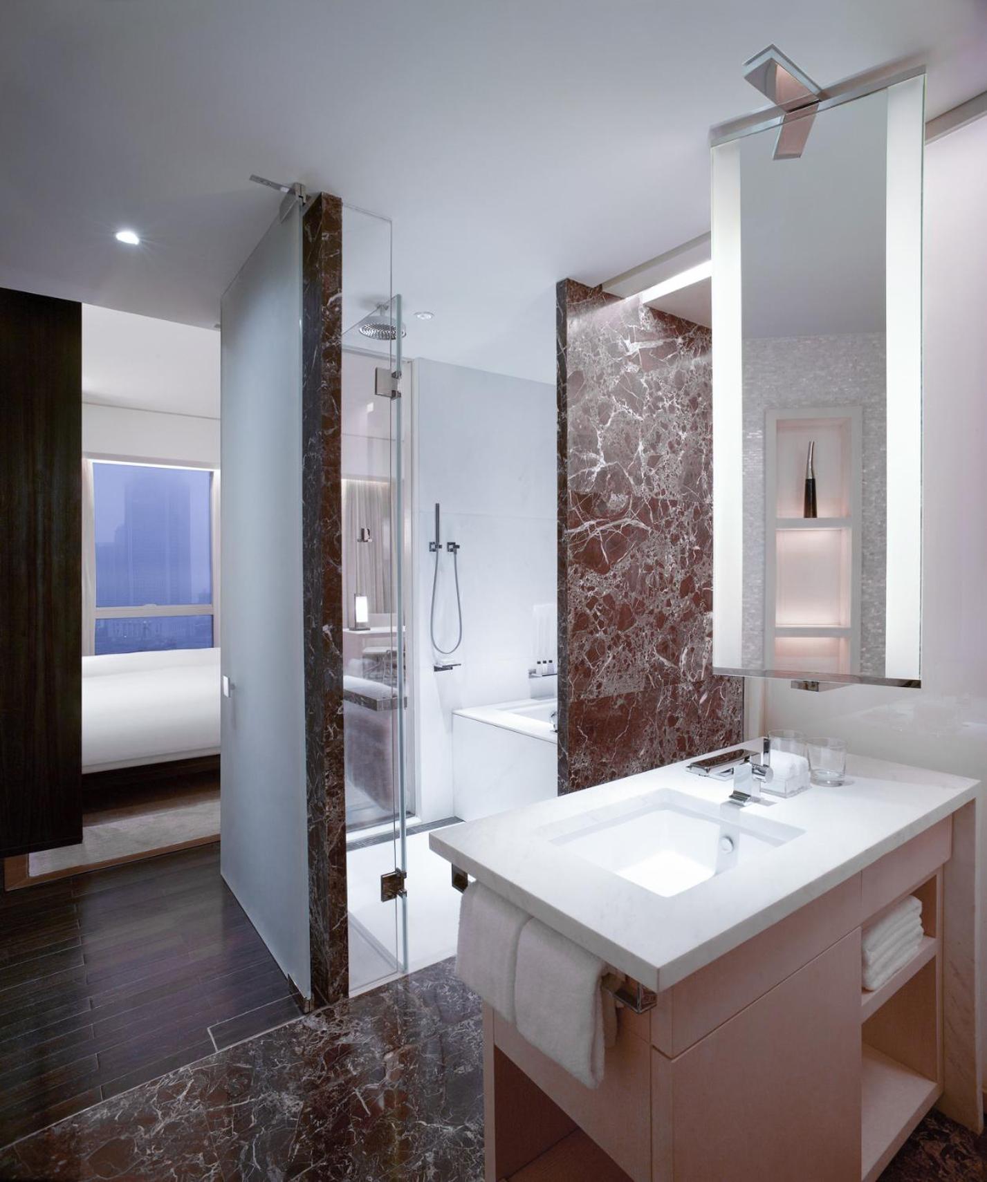 Room, King Bed, Tower View