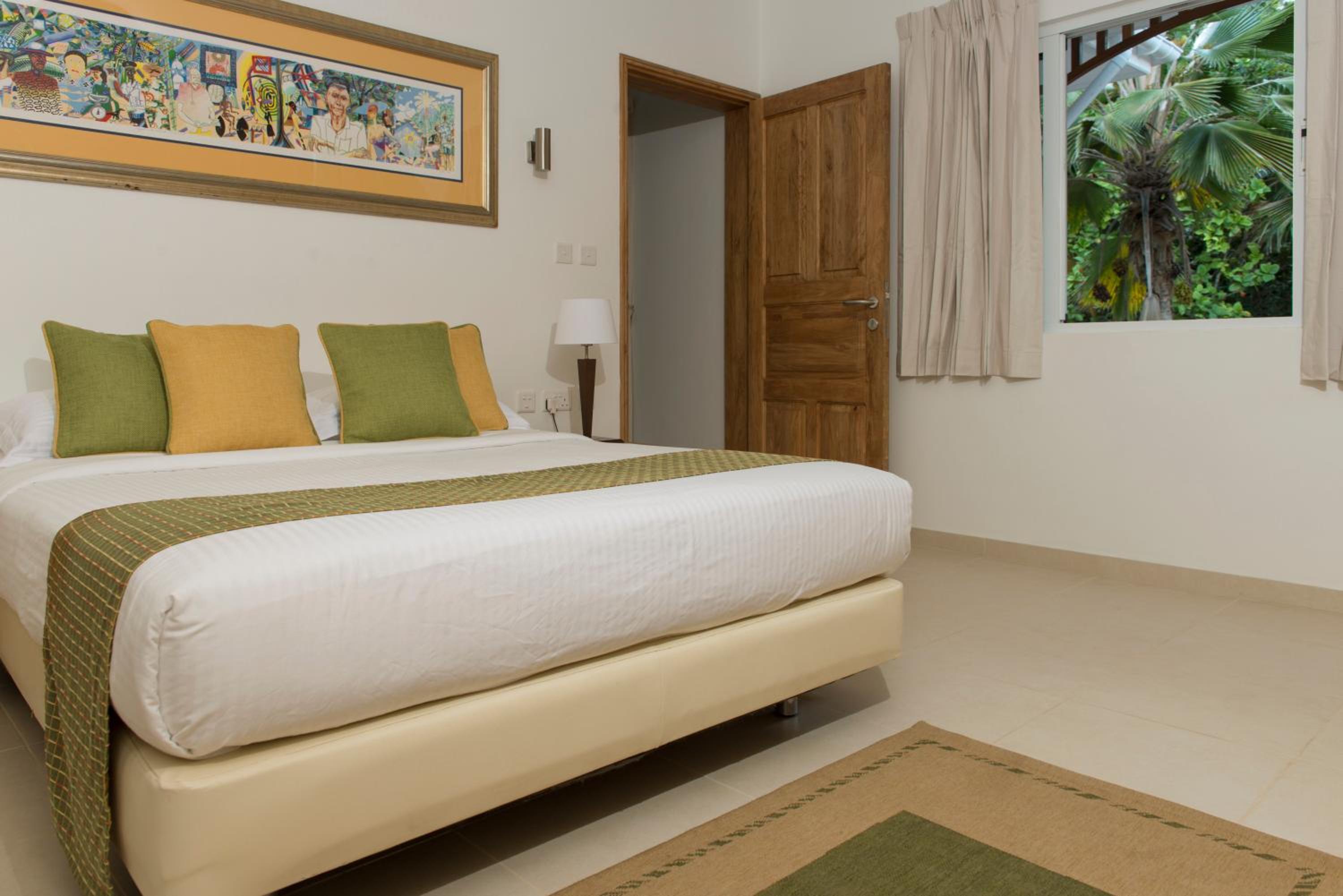 2 Bedrooms, Apartment, Queen and Twin Beds