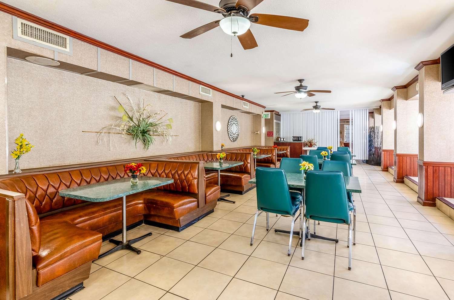Econo Lodge Martinsville 14/18