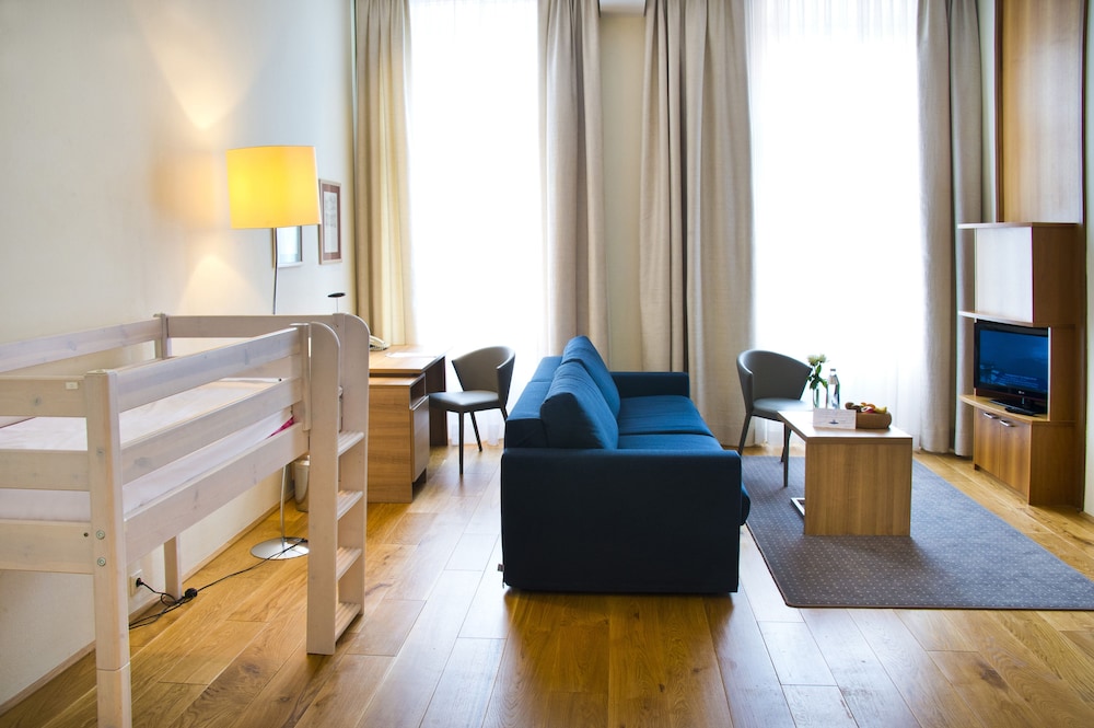 Hilight Suites Hotel 39/49