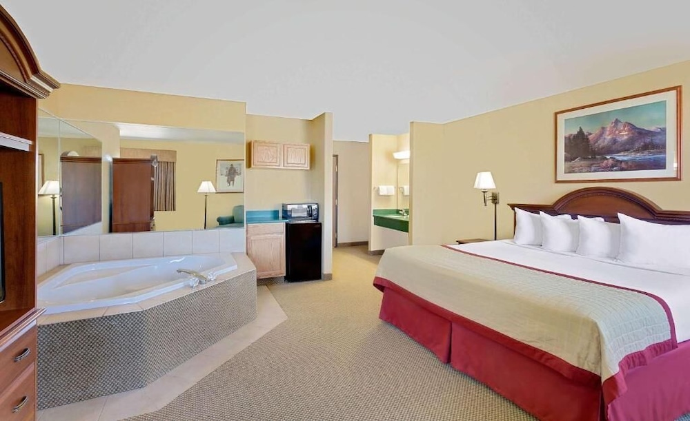 Pinedale Hotel & Suites 16/50