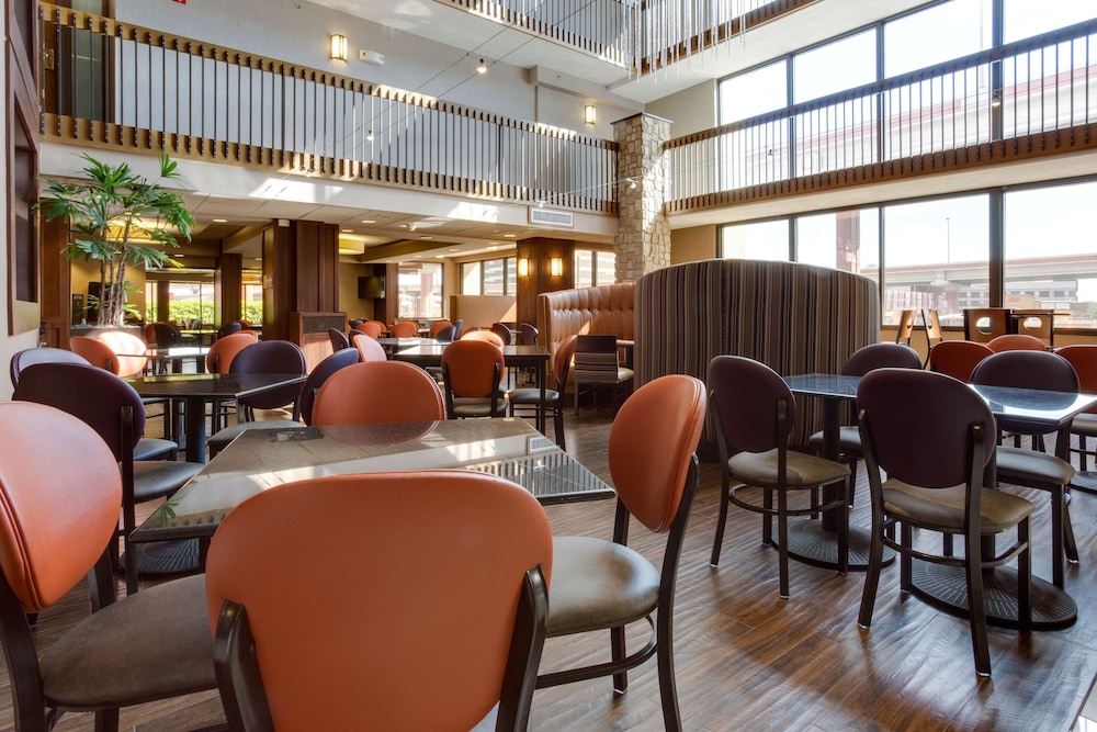 Drury Plaza Hotel San Antonio Airport 30/50