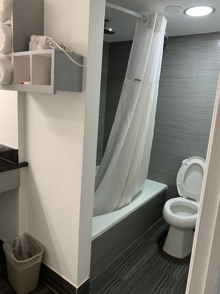 Arya Blu Inn and Suites (Ex Days Inn Ormond Beach Mainsail Oceanfront) 18/43