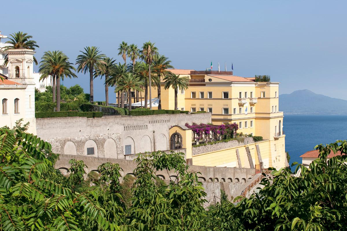 Zeuxo, Suite, Double Bed, Sea View, Sofa, French Balcony