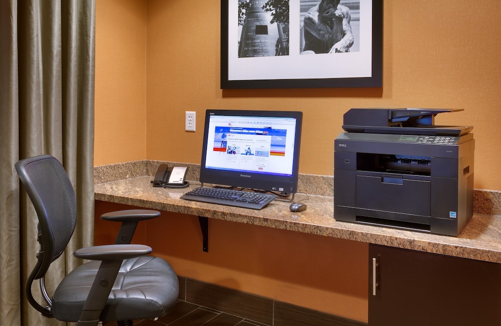 Holiday Inn Express Suites Overland Park 58/60
