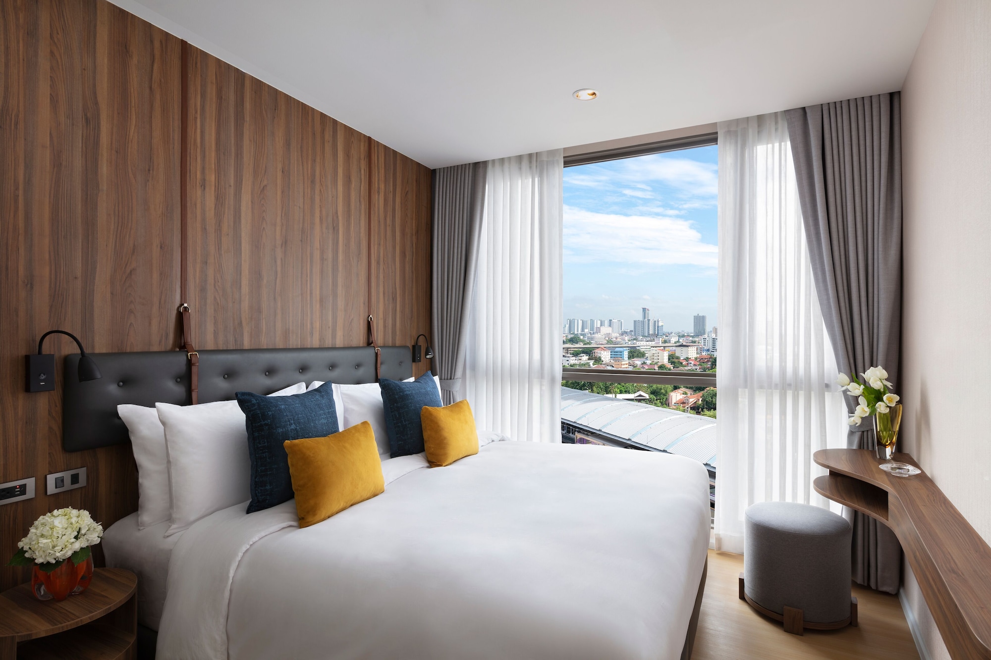 1 BEDROOM, EXECUTIVE, KING BED, CORNER