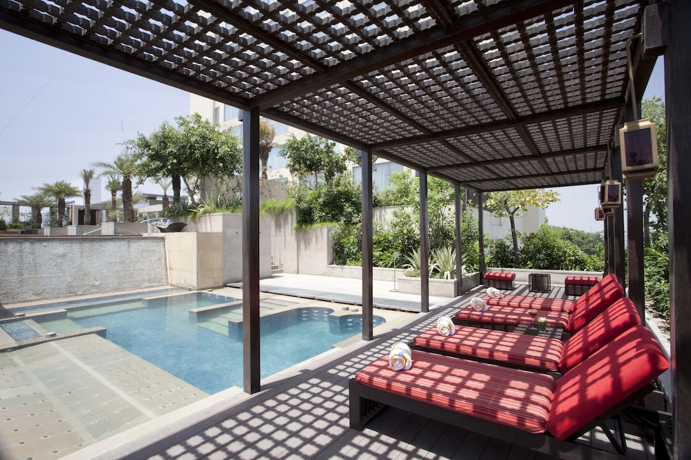 swimming pool spa