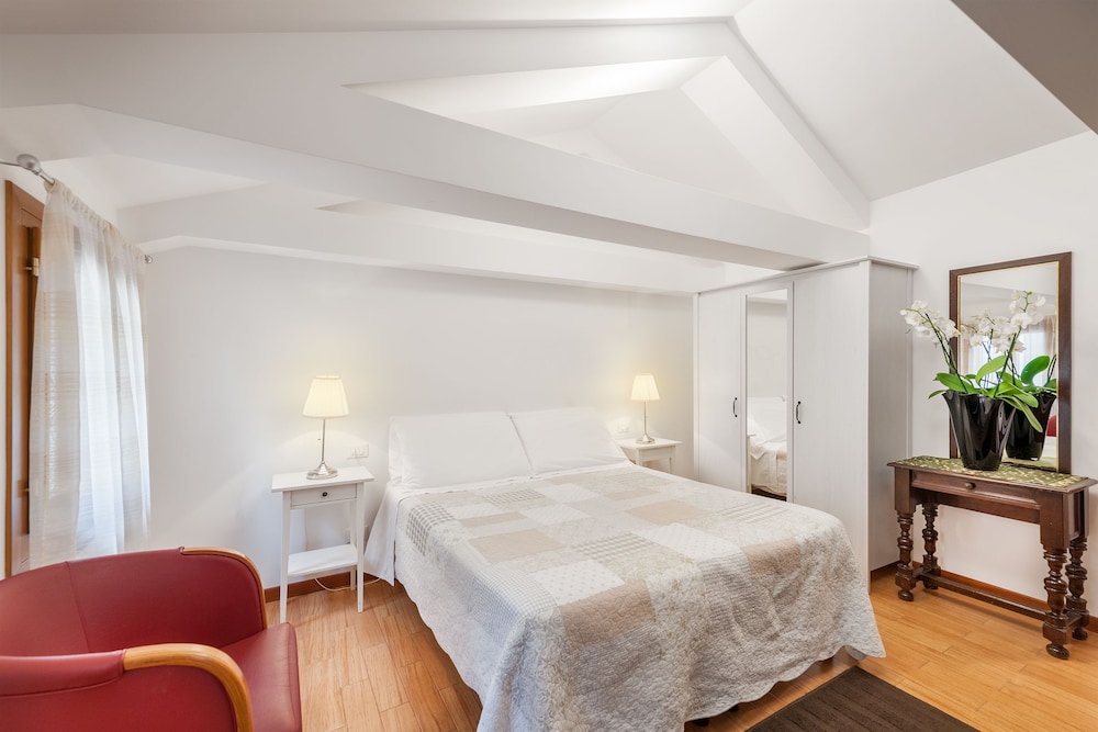 Hotel Montecarlo 16/50
