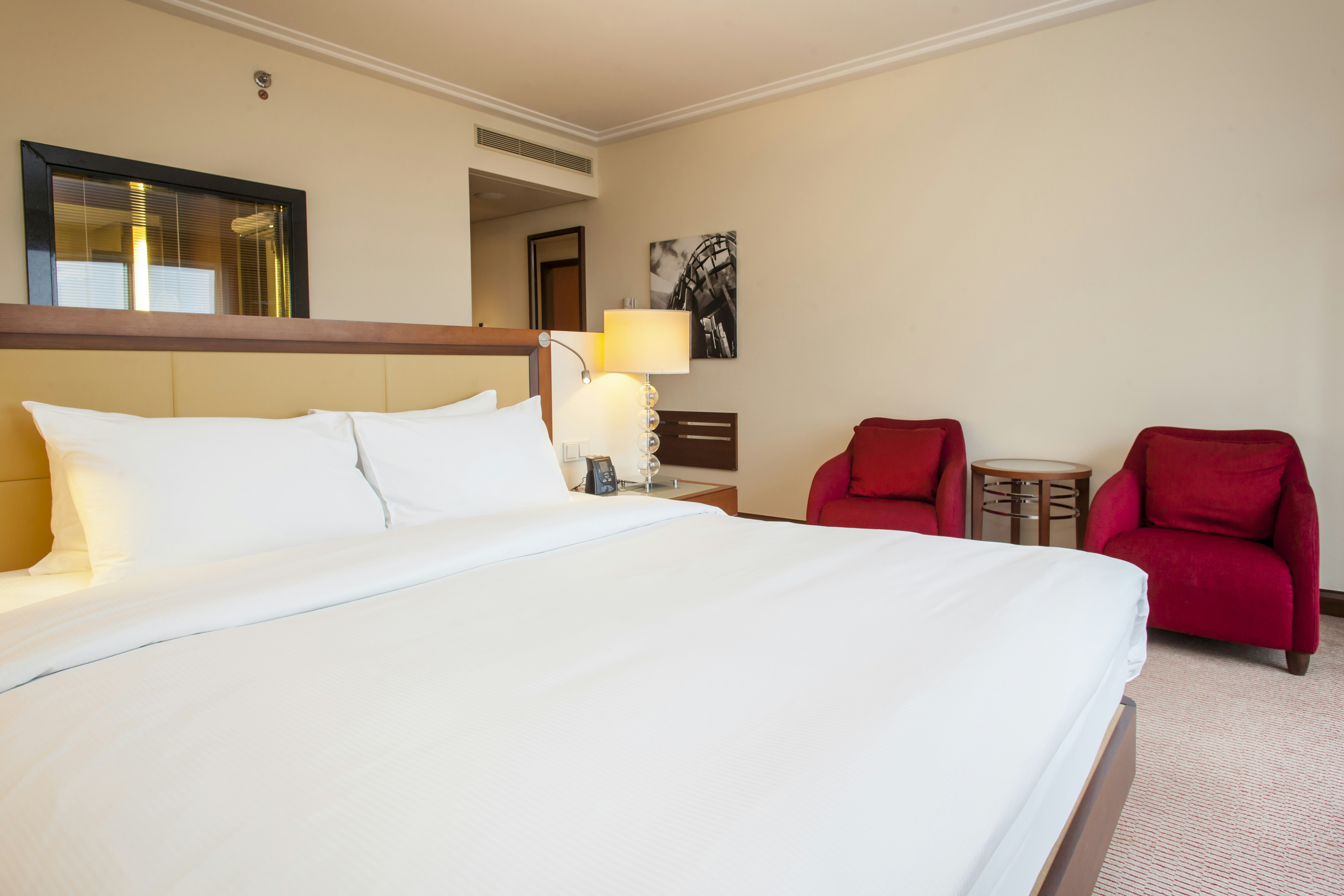 BUSINESS, DELUXE, KING BED