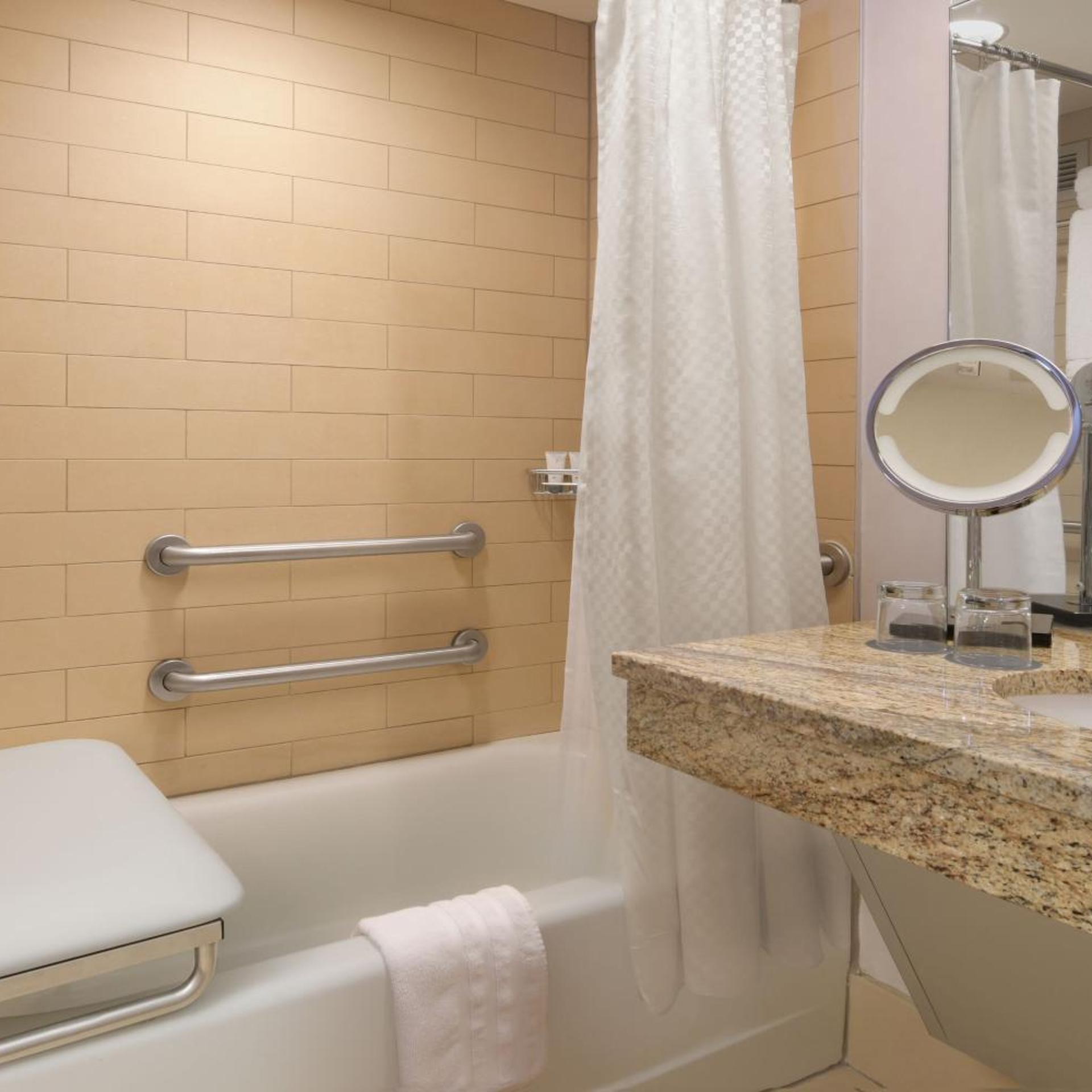 Guest Room, 2 Queen Beds, Club Floor، The Westin Galleria Dallas 2/2