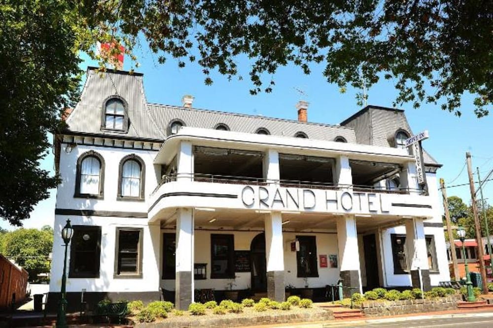 The Grand Hotel Healesville 1/47