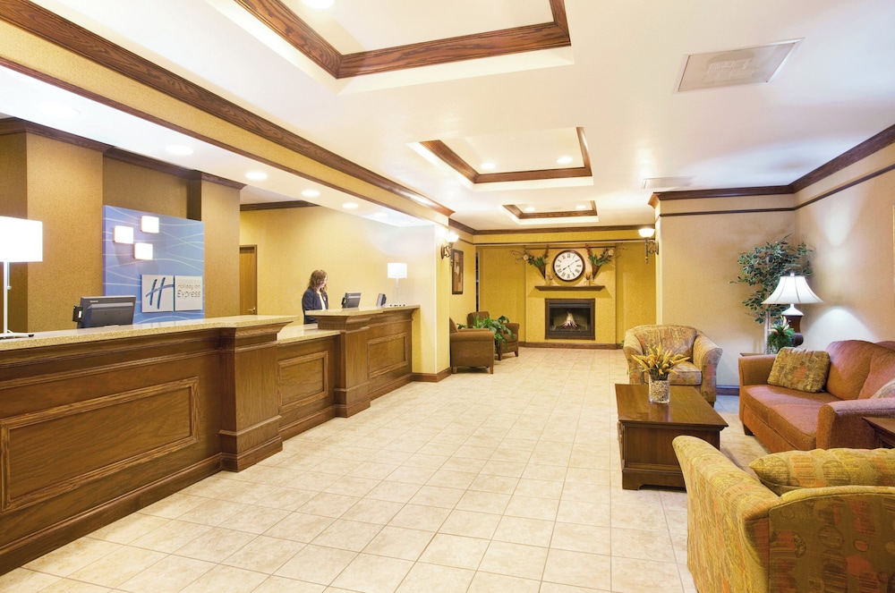 Holiday Inn Express Hotel And Suites Mattoon 11/48