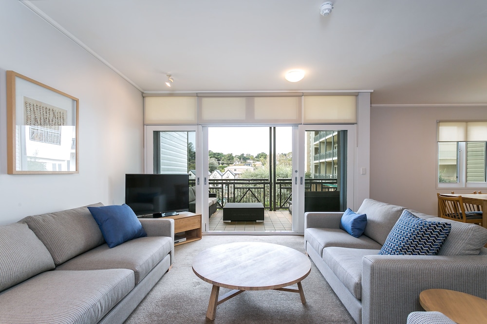 PORTSEA VILLAGE RESORT 44/69