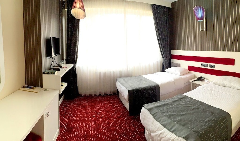 Kadhirga Hotel 8/32