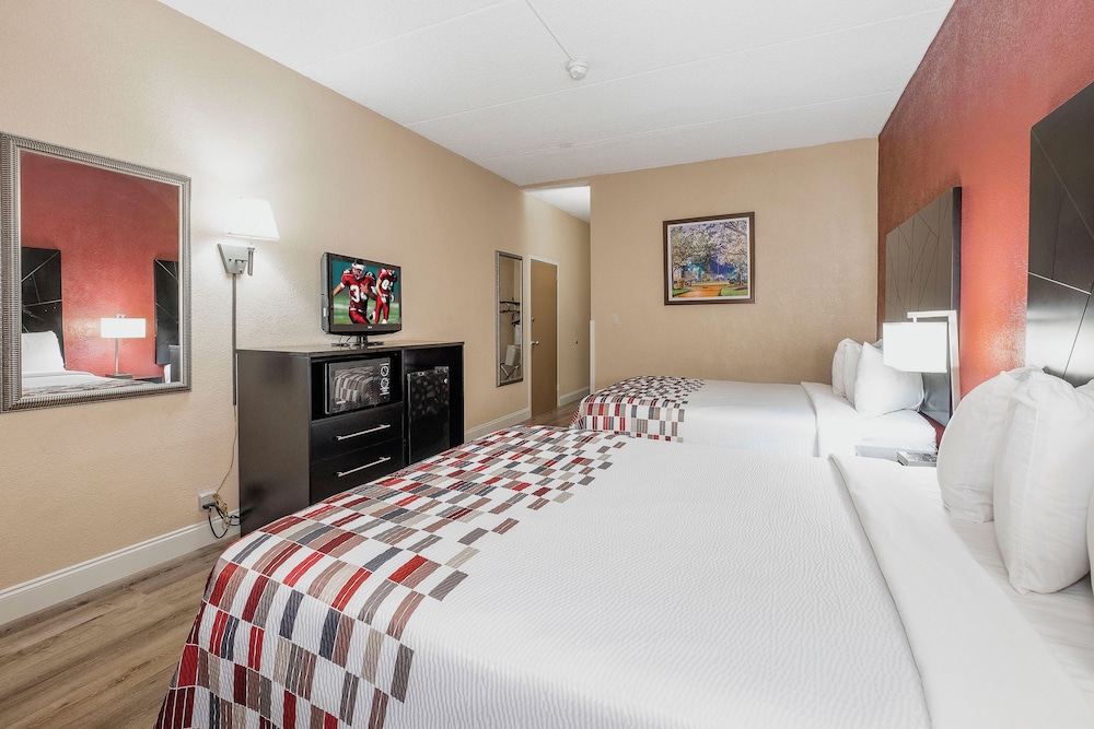 Red Roof Inn and Suites Macon 24/71