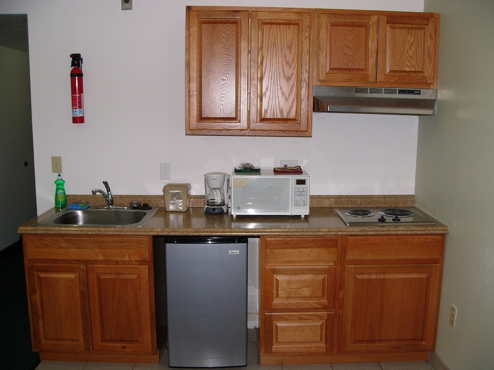 Oyster Bay Inn & Suites 53/70