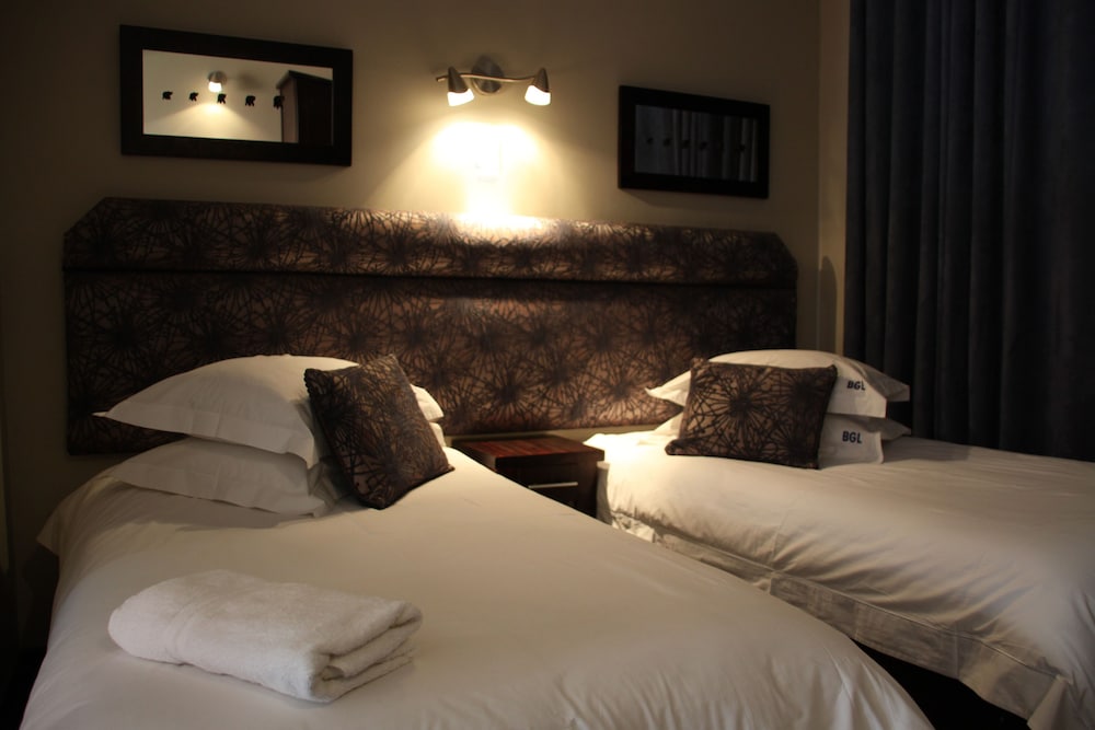 Bains Lodge 12/41