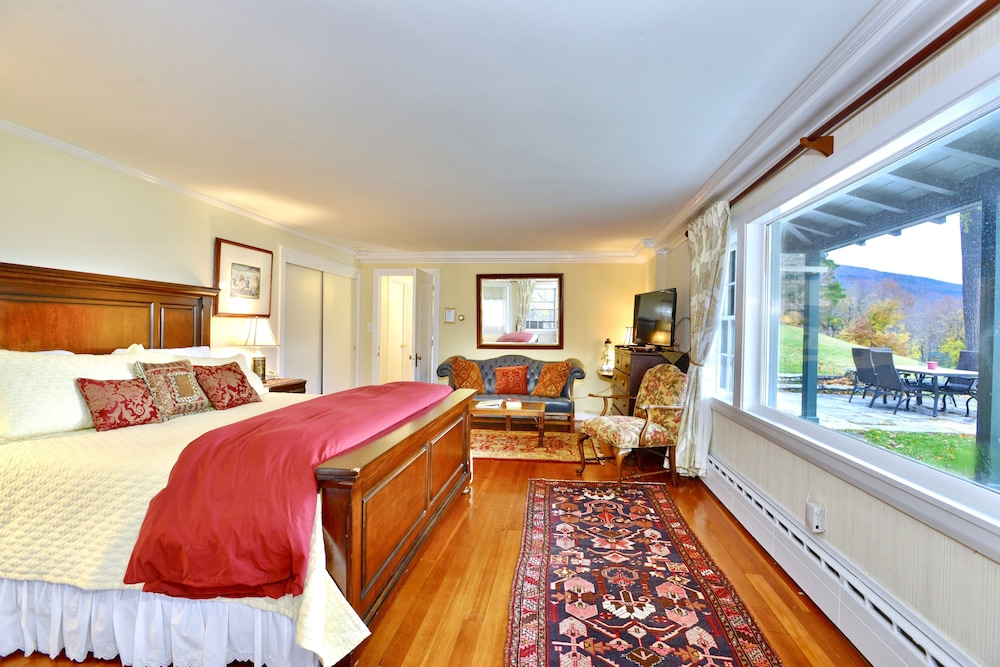 Presidential, Suite, Villa, King Bed, Sofa, Living Area, Pet Friendly, Patio, Kitchen