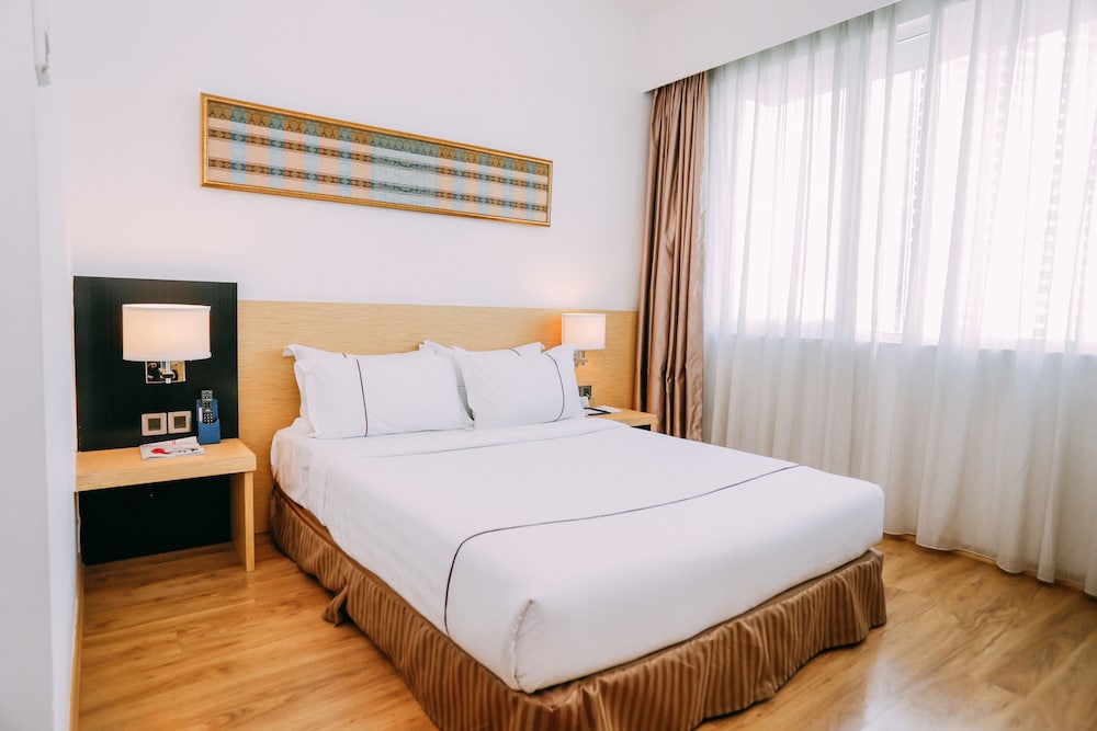 DELUXE, QUEEN BED